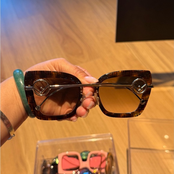 Fendi Women\'s Tortoise Shell Sunglasses main image 6